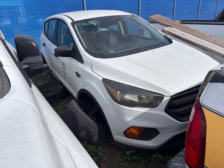 #62-•-ford-escape-four-door-compact-suv-image-2
