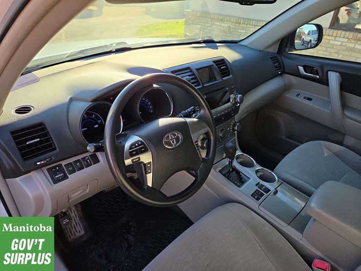 2013-toyota-highlander-hybrid-image-17