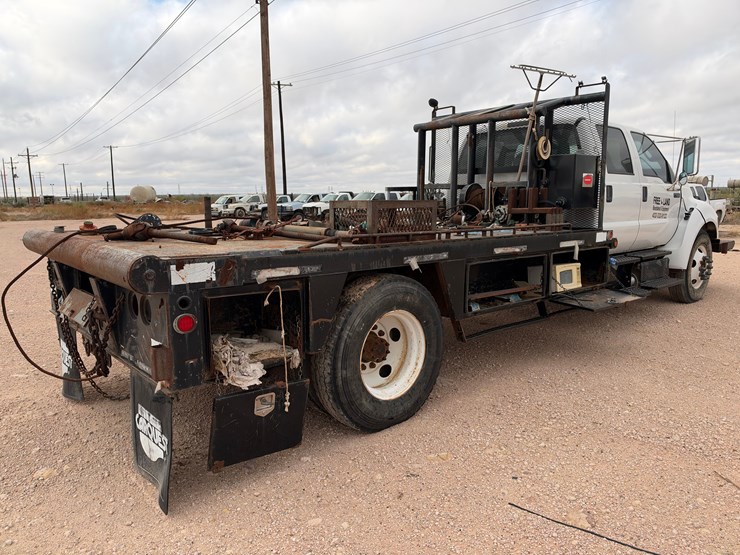 2013-ford-f-650-super-duty-winch-truck-image-3