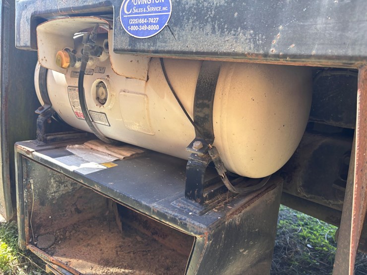 #23-•-ford-f-750-pb-loader-unitized-asphalt-patcher-truck-image-17