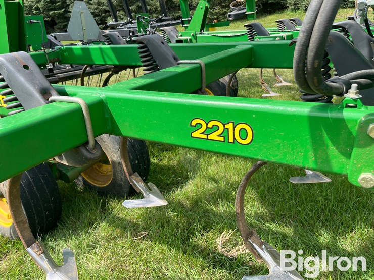 2011-john-deere-2210-31'5"-field-cultivator-image-15