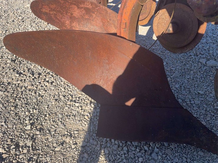 three-bottom-plow-image-12