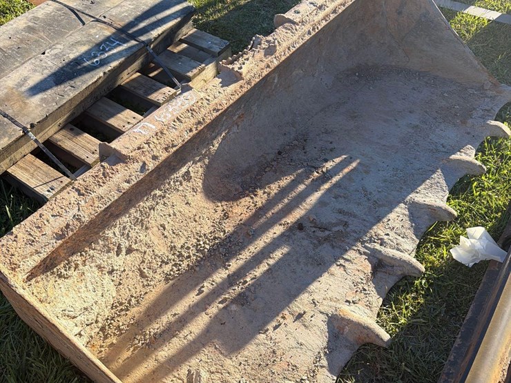 78”-tooth-bucket-image-1