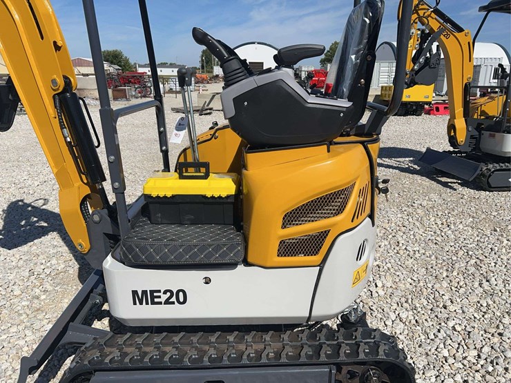 me20-mini-excavator-image-14
