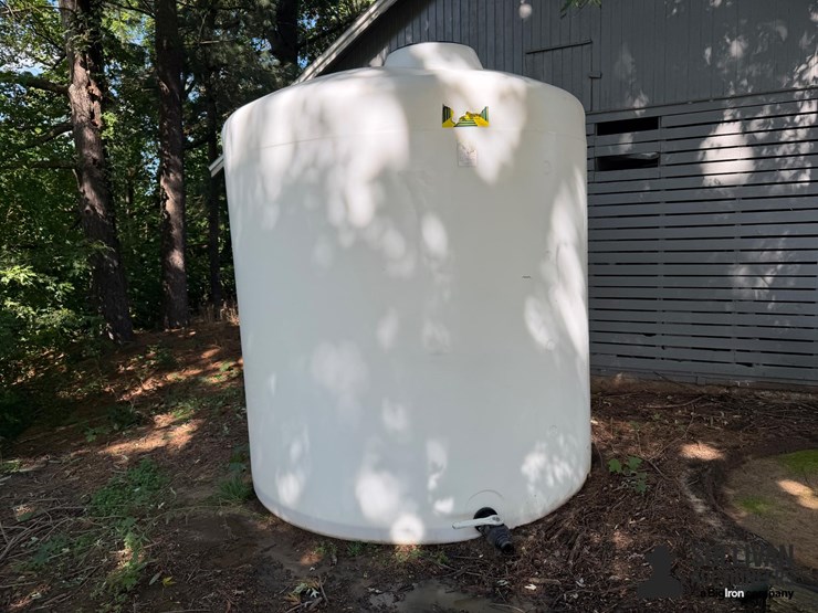 2,500-gal-poly-tank-image-2