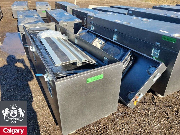 metal-locking-case-94"x28"x33-vinyl-walls,-roof-wiring-harness-image-2