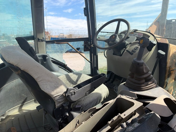 #90-•-2010-case-590sm-backhoe-image-3
