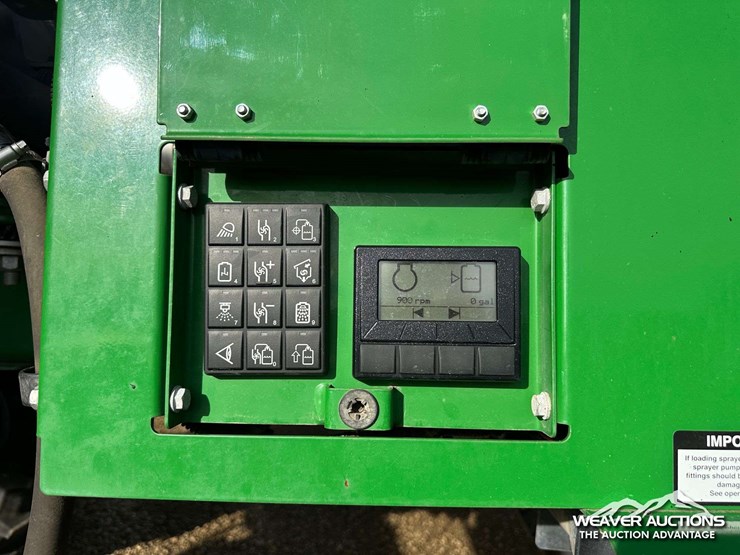 2014-john-deere-r4030-4x4-high-clearance-self-propelled-sprayer-image-38