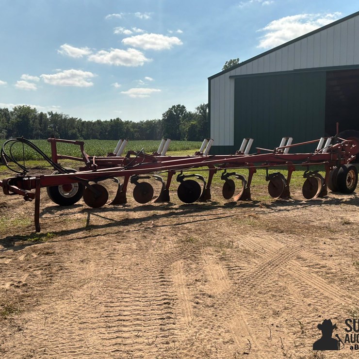 International 720 6-Bottom Plow