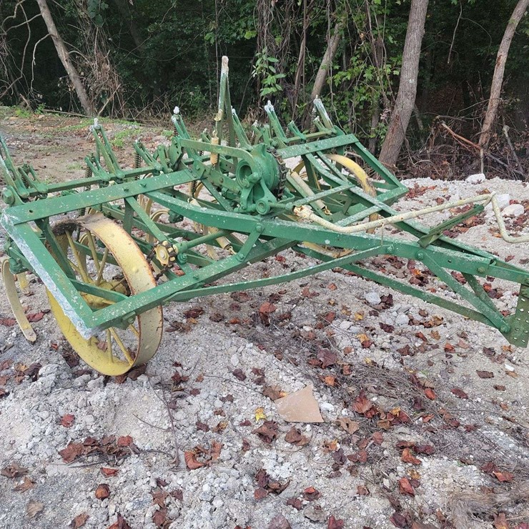 John Deere Chisel Plow