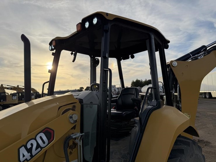2025-caterpillar-420-image-6