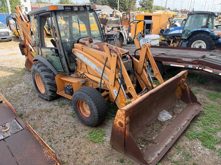 #79-•-2010-case-590sm-backhoe-image-2