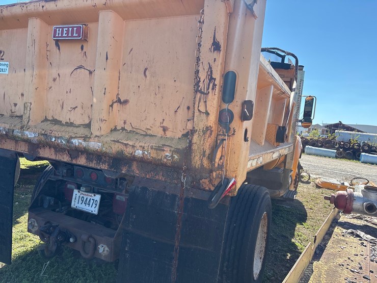 #20-•-2006-ford-f-750-super-duty-dump-truck-image-3