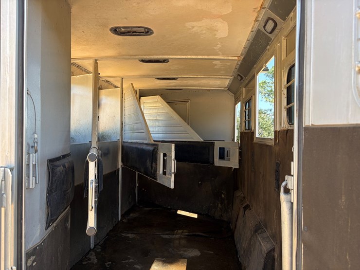 #9018-•-2001-hart-4-horse-gooseneck-trailer-image-8