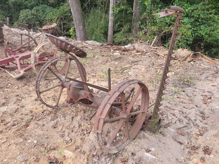 international-no.-7-sickle-mower-image-1
