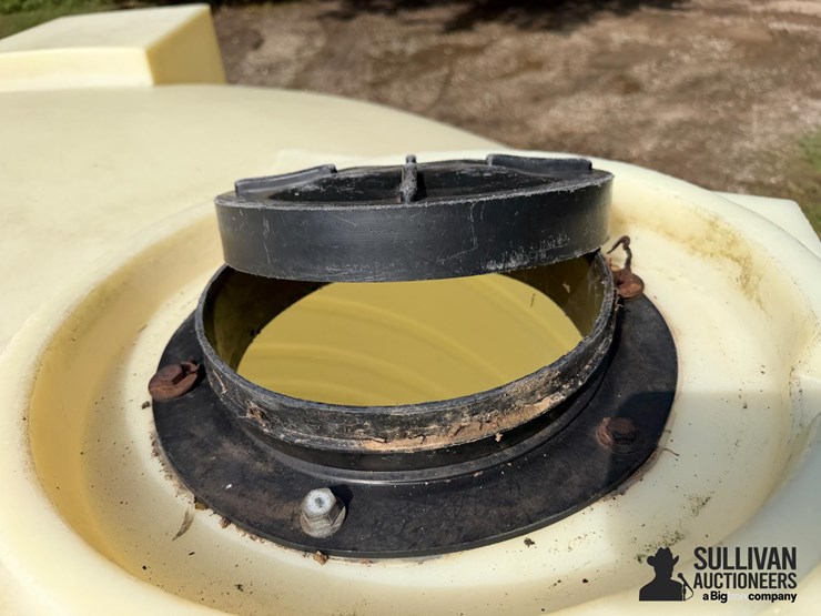 1,300-gal-poly-tank-image-19