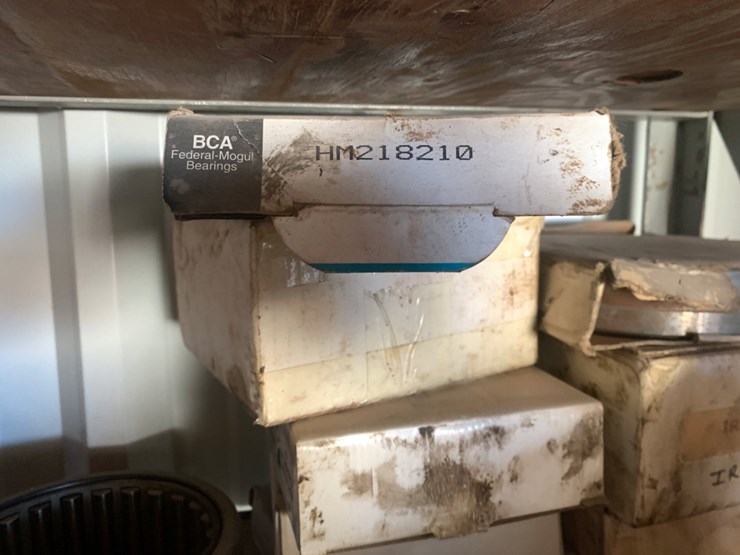 (2)-shelves-of-oil-seals-and-mogul-bearings-image-9
