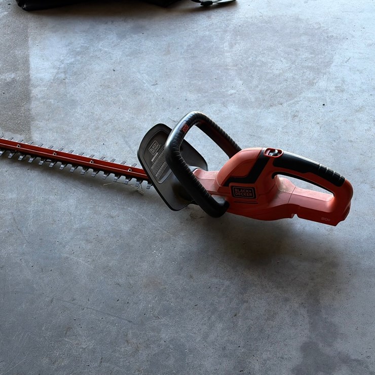 #76 • Black & Decker 20 V cordless hedge trimmer