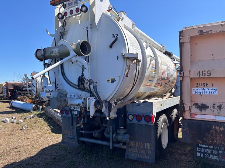 #38-•-2005-sterling-gapvax-mc1510-vacuum-truck-image-4