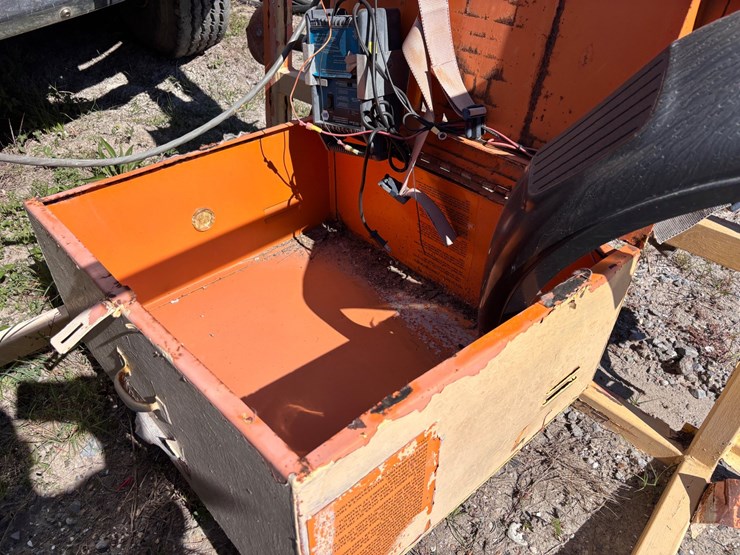 #24-•-arrowmaster-solar-powered-arrow-board-trailer-image-5