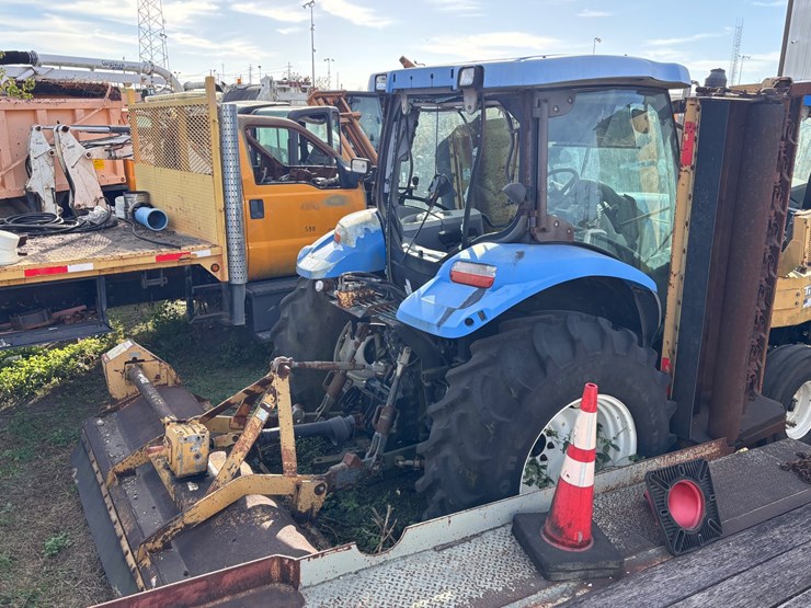 #47-•-new-holland-tractor-with-tiger-flail-mower-attachments-image-3
