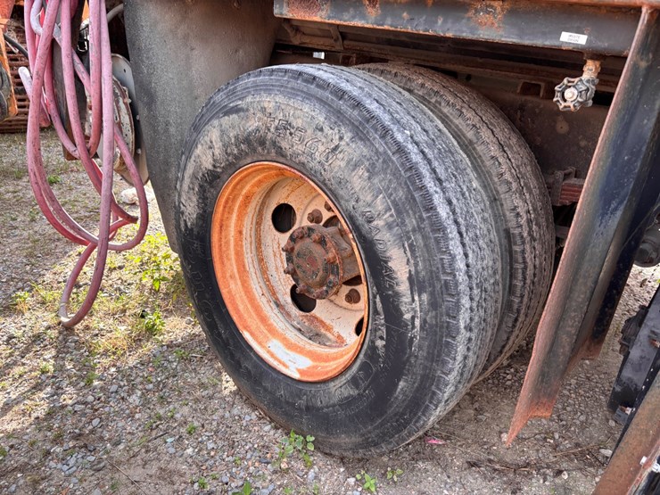 #49-•-ford-f-750-super-duty-unitized-asphalt-patcher-truck-image-12
