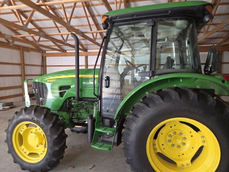 #27345-•-2013-john-deere-5083e-tractor-image-3