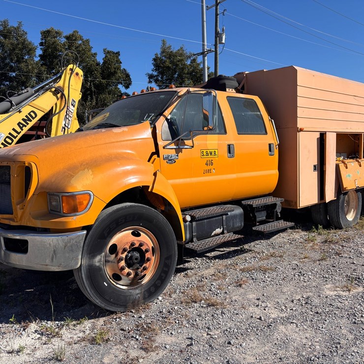 #17 • 2009 Ford F-750 Super Duty Crew Cab Utility Truck