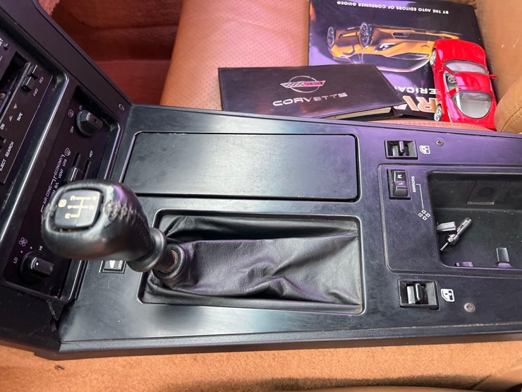 1988-chevrolet-corvette-image-14