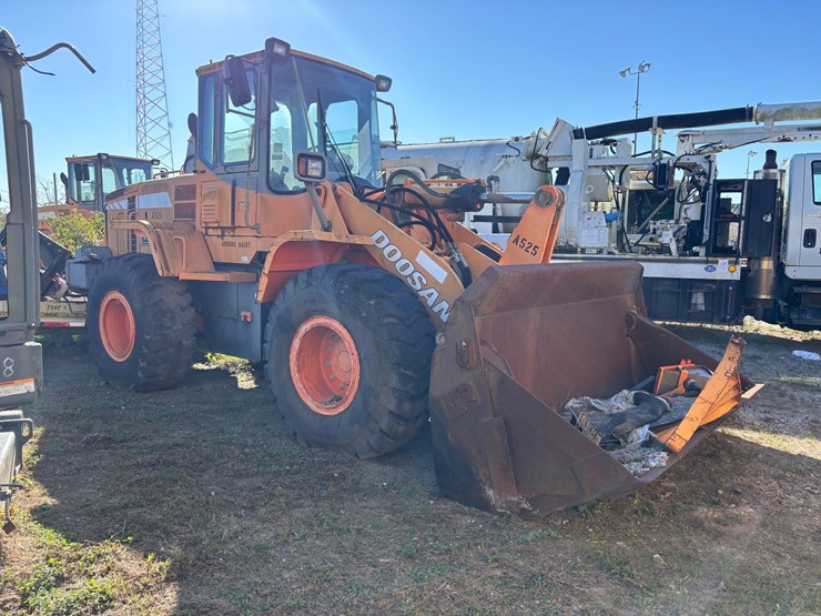 #7-•-doosan-dl250-articulated-wheel-loader-image-2