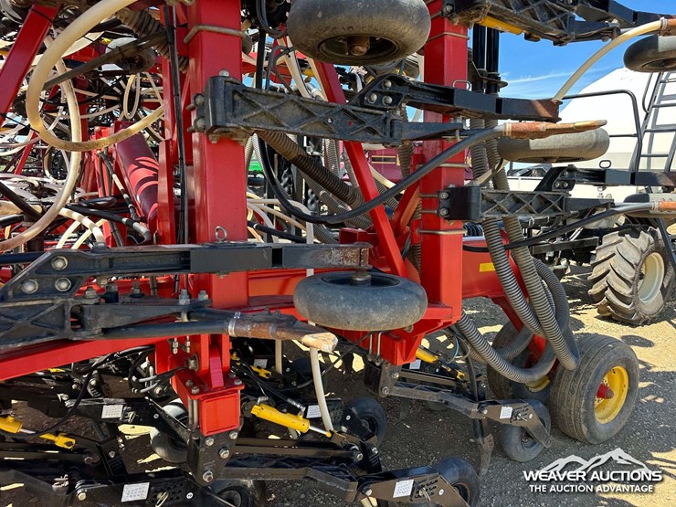 2011-bourgault-3310-55-55-ft.-seeder-image-27