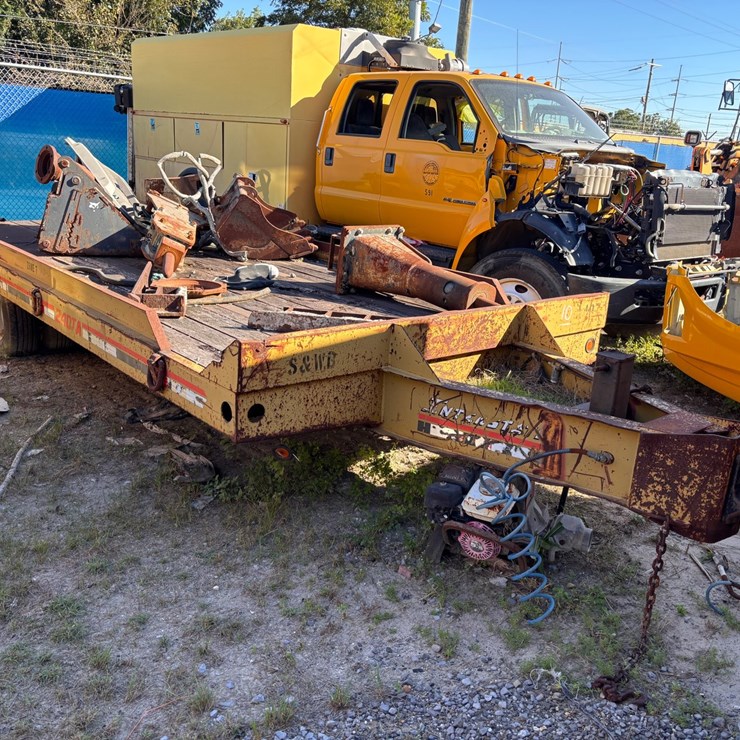 #10 • Interstate Flatbed Equipment Trailer