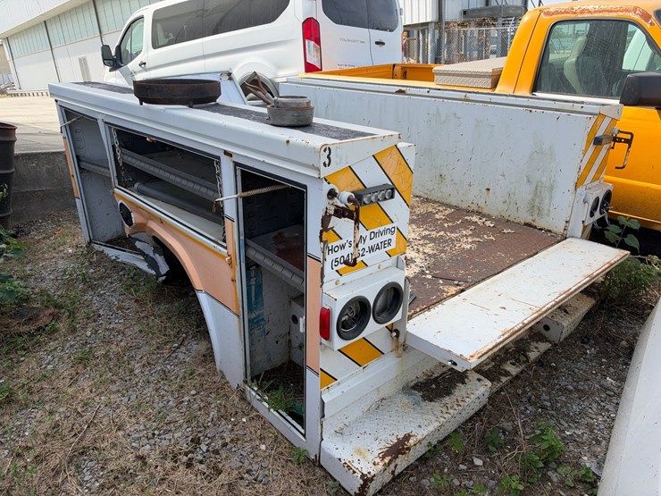 #75-•-utility-truck-bed-image-1