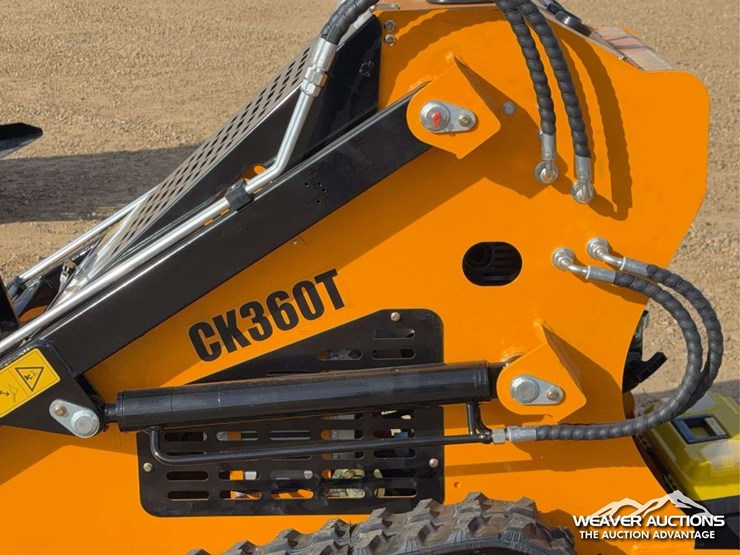 2026-captok-skid-steer-loader-image-12