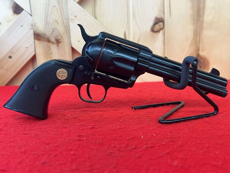 chiappa-.22-lr/.22-magnum-convertible-sa-revolver-image-5