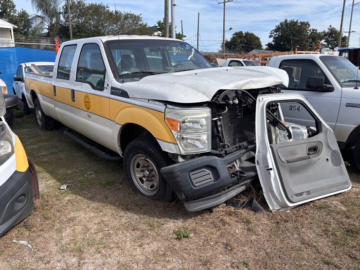 #60-•-ford-f-250-super-duty-crew-cab-pickup-truck-image-1