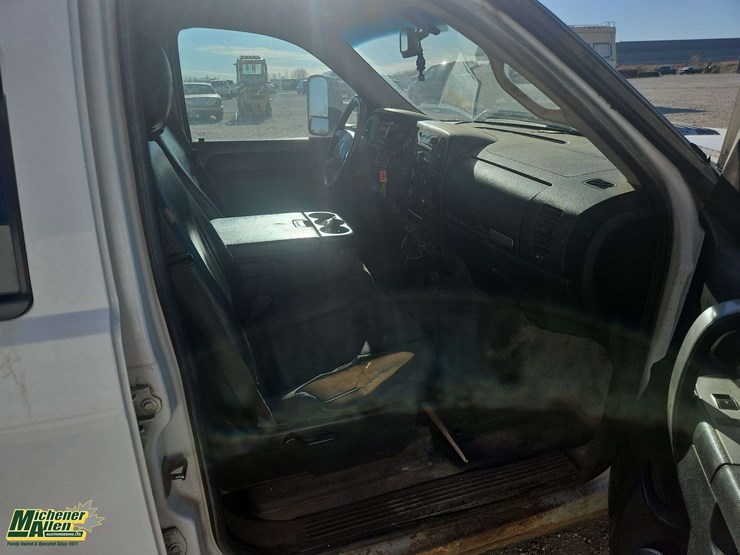 2013-gmc-sierra-3500hd-cc-4x4-s/a-deck-truck-image-25