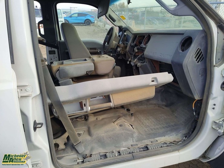 non-operable-2015-ford-f-550-super-duty-s/a-cab-&-chassis-image-24