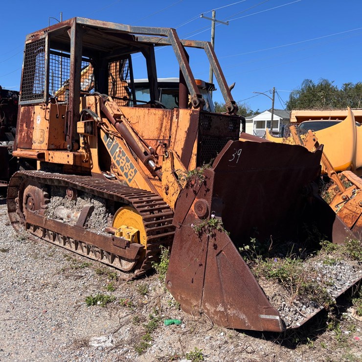 #39 • Case 115 Crawler Loader with Front Bucket