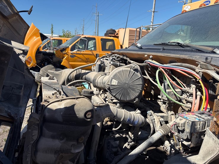#20-•-2006-ford-f-750-super-duty-dump-truck-image-5