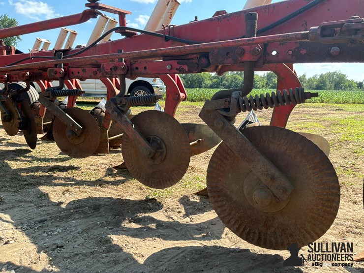 international-720-6-bottom-plow-image-14