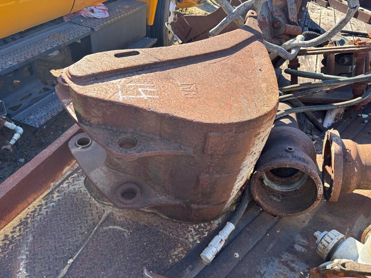 #14-•-24"-excavator-bucket-image-3