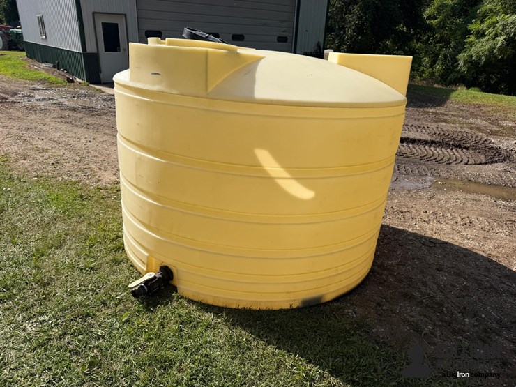 1,300-gal-poly-tank-image-1