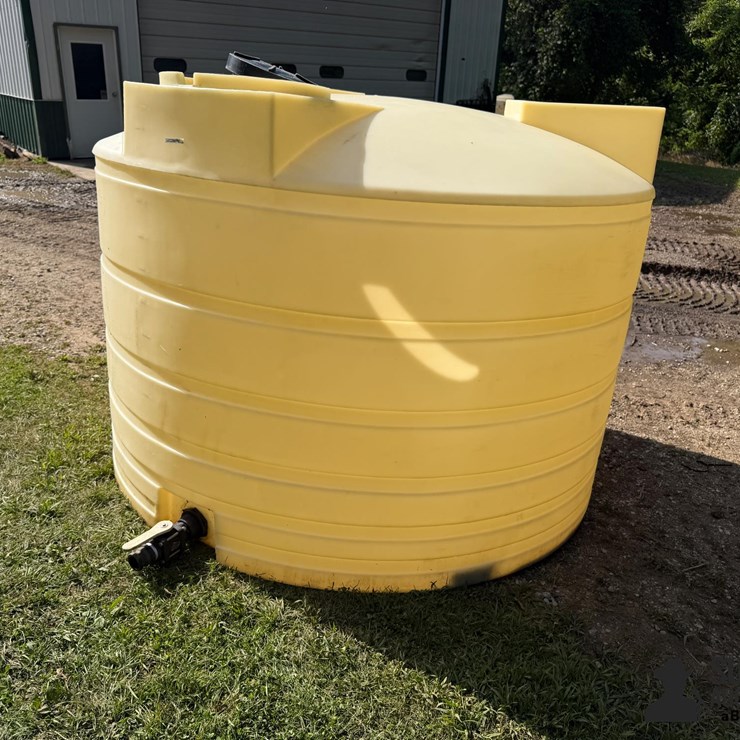 1,300-Gal Poly Tank