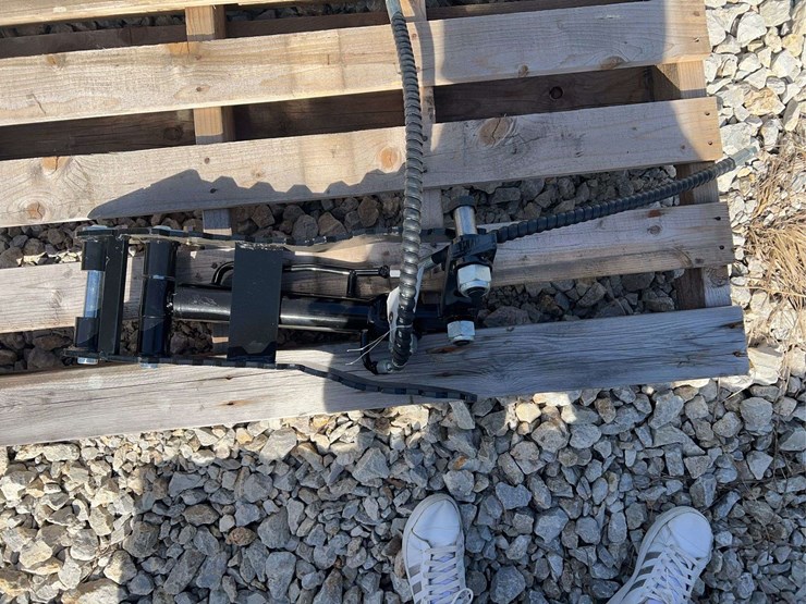 mini-excavator-hydraulic-thumb-attachment-image-5