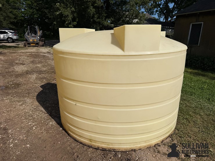 1,300-gal-poly-tank-image-7