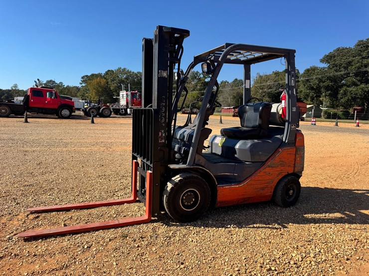 #9036-•-toyota-8fgu15-fork-lift-image-1
