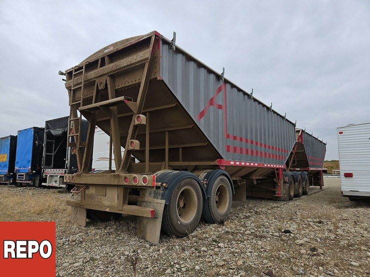 2024-doepker-grain-super-b-bulk-trailer-image-3