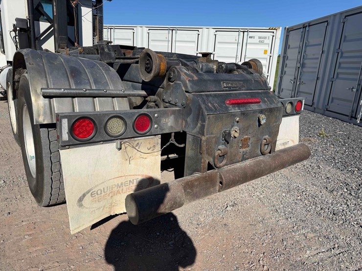 2009-kenworth-t370-tandem-axle-hook-truck-image-14