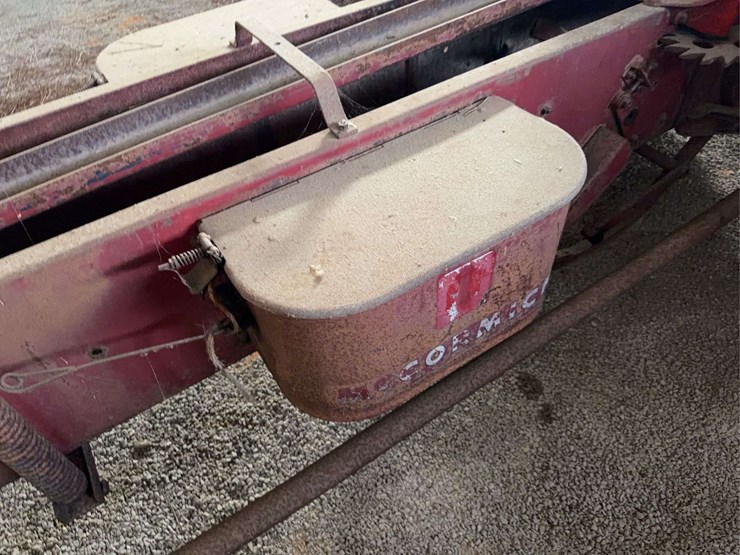 mccormick-56-t-square-baler-image-25